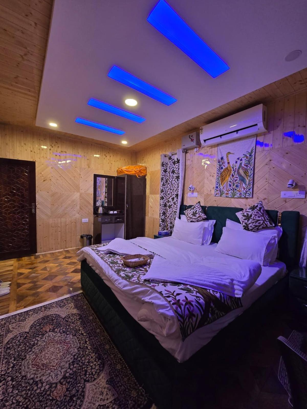 Cliff Cottage Pahalgam, Kashmir Batakut Exterior photo